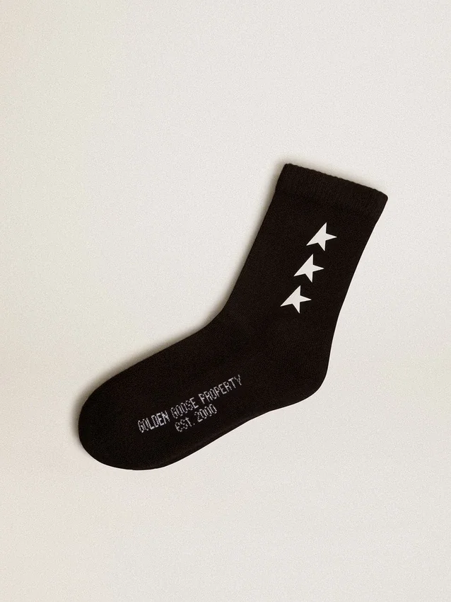 Schwarze Socken mit kontrastierenden weißen Sternen