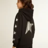 Schwarzes Kapuzensweatshirt für Jungen mit kontrastierenden silbernen Sternen