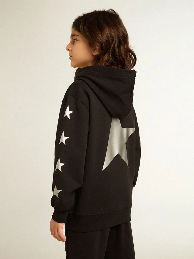 Schwarzes Kapuzensweatshirt für Jungen mit kontrastierenden silbernen Sternen