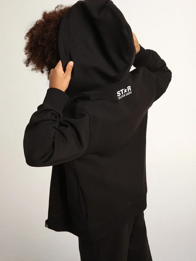 Schwarzes Kapuzensweatshirt mit kontrastierendem weißem Stern und Logo