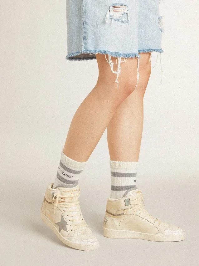 Sky-Star für Damen aus Leder mit hellblauem Lederstern und weißer Fersenlasche