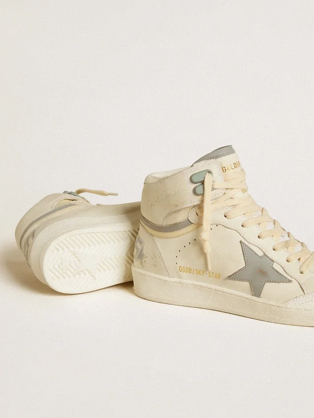 Sky-Star für Damen aus Leder mit hellblauem Lederstern und weißer Fersenlasche