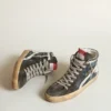 Slide aus mitternachtsblauem Denim mit weißem Lederstern