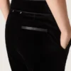 Slim-Fit-Hose mit ausgestelltem Bein aus schwarzem Baumwollsamt für Damen