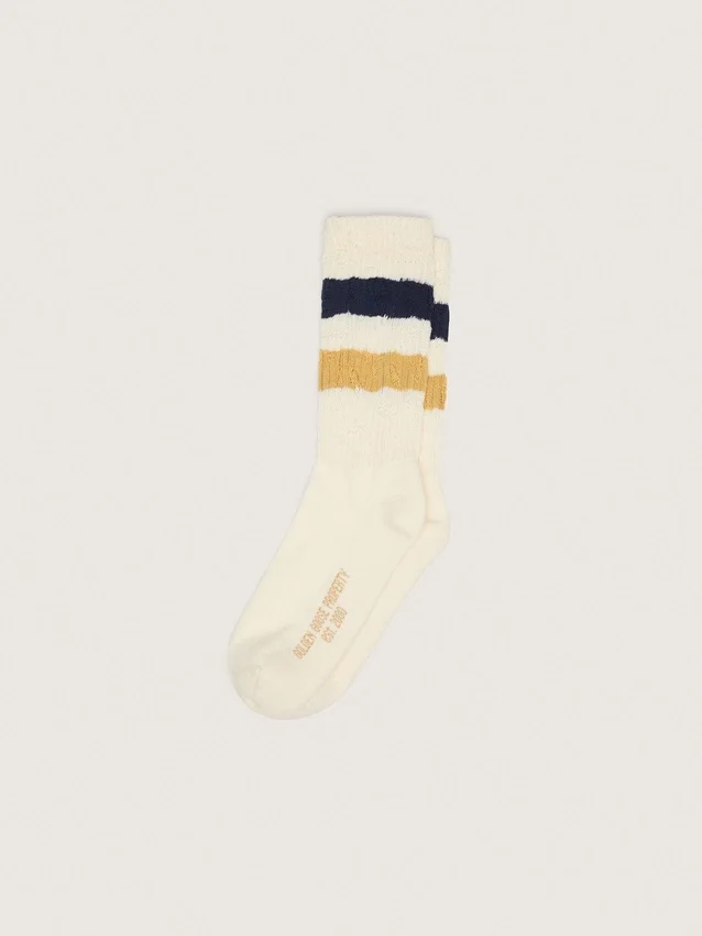 Socken in gealtertem Weiß mit Used-Look-Details und zweifarbigen Streifen