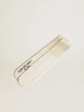 Socken in Used-White-Optik mit aufgesetzten Kristallen