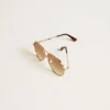 Sonnenbrille im Pilotenstil mit roségoldfarbenem Rahmen und honigfarbenen Gläsern