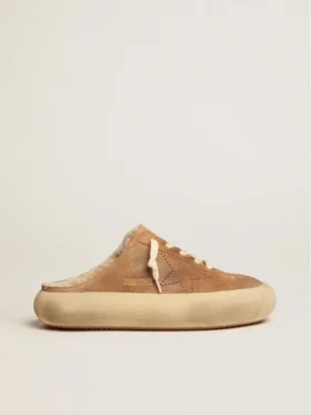 Space-Star-Sabot-Schuhe für Damen aus tabakfarbenem Wildleder mit Lammfellfutter