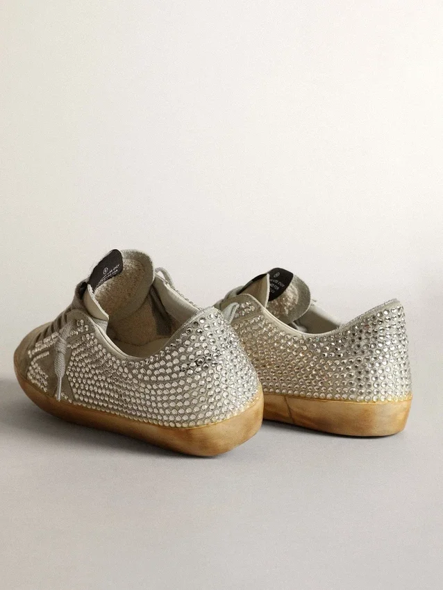 Super-Star für Damen aus gealtertem weißem Nubukleder mit Swarovski-Kristallen
