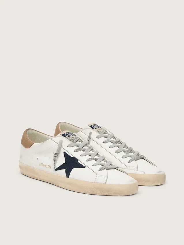 Super-Star für Herren aus weißem Leder mit mitternachtsblauem Canvas-Stern und Fersenlasche aus tabakfarbenem Leder
