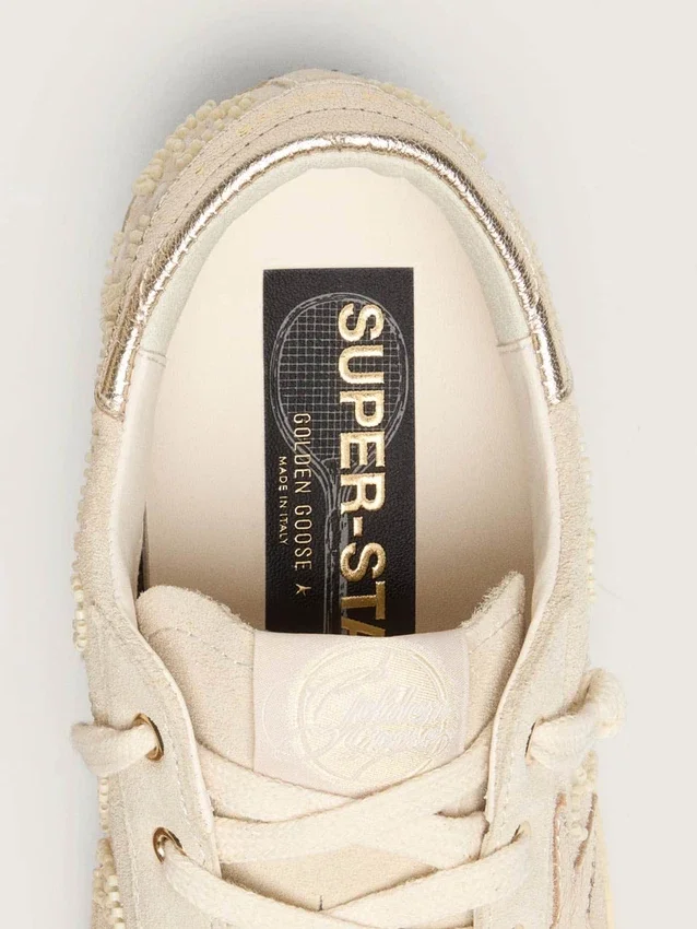Super-Star LTD für Damen aus perlfarbenem Wildleder mit goldenem Stern und Perlenstickerei