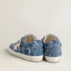 Super-Star LTD für Damen in hellblauem Denim mit weißem Lederstern und gestickten Blumen