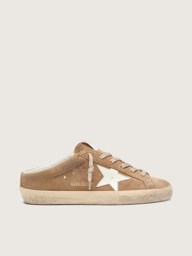 Super-Star Sabots für Damen aus tabakfarbenem Wildleder mit weißem Lederstern