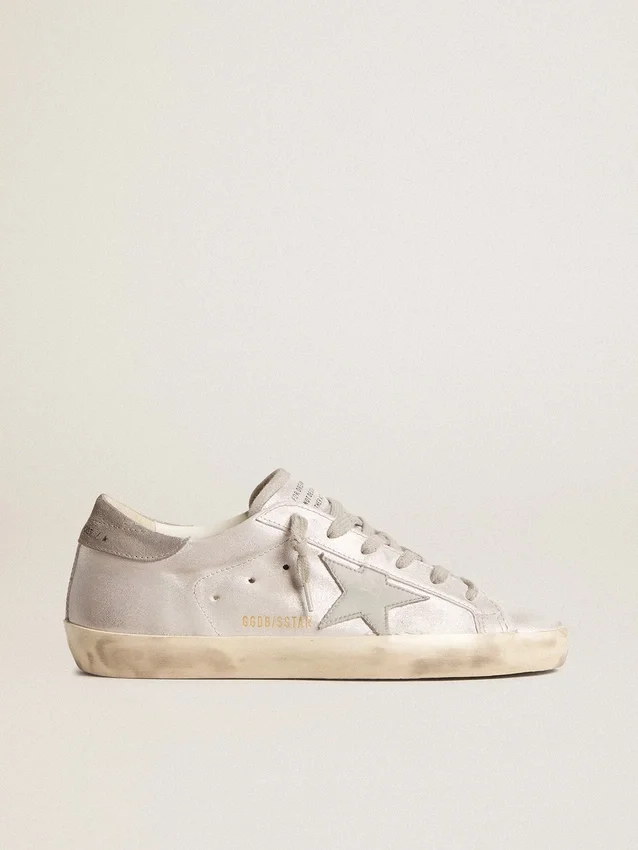 Super-Star-Sneaker aus grau-weißem Leder mit Glitzereffekt und Lederstern