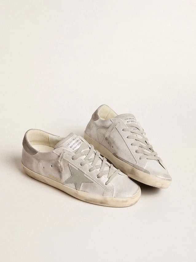 Super-Star-Sneaker aus grau-weißem Leder mit Glitzereffekt und Lederstern