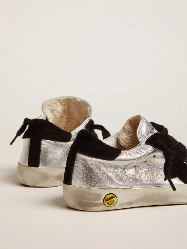 „Super-Star“-Sneaker aus silbernem Leder mit Wildledereinsätzen
