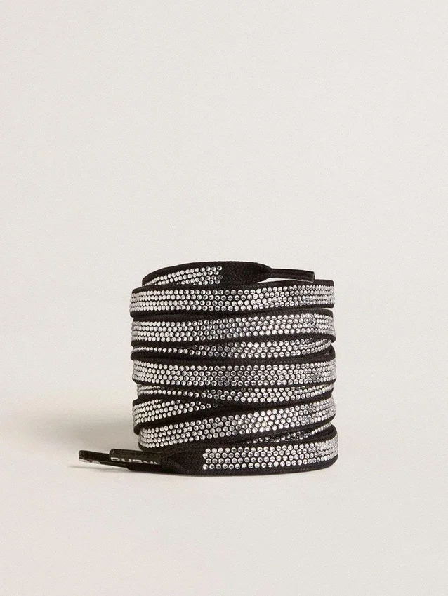Swarovski-Schnürsenkel mit kontrastierendem weißem Logo
