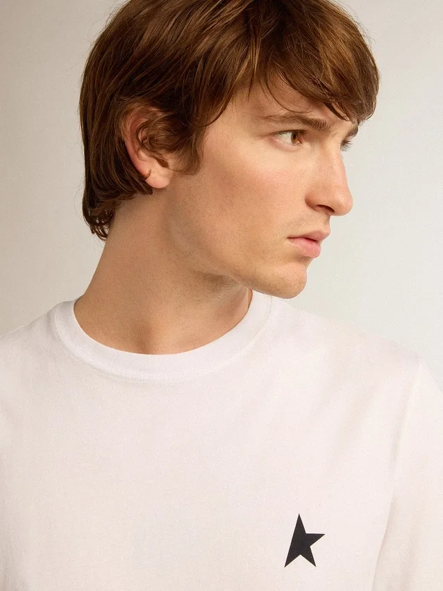 T-Shirt aus der „White Star Collection“ mit schwarzem Stern auf der Vorderseite