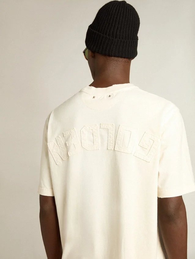T-Shirt in „Aged White“ mit umgekehrtem Logo auf der Rückseite – Jersey Capsule