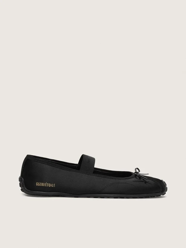 Étoile Ballerinas aus schwarzem Satin mit schwarzem, gesticktem Stern und elastischem Riemen