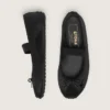 Étoile Ballerinas aus schwarzem Satin mit schwarzem, gesticktem Stern und elastischem Riemen