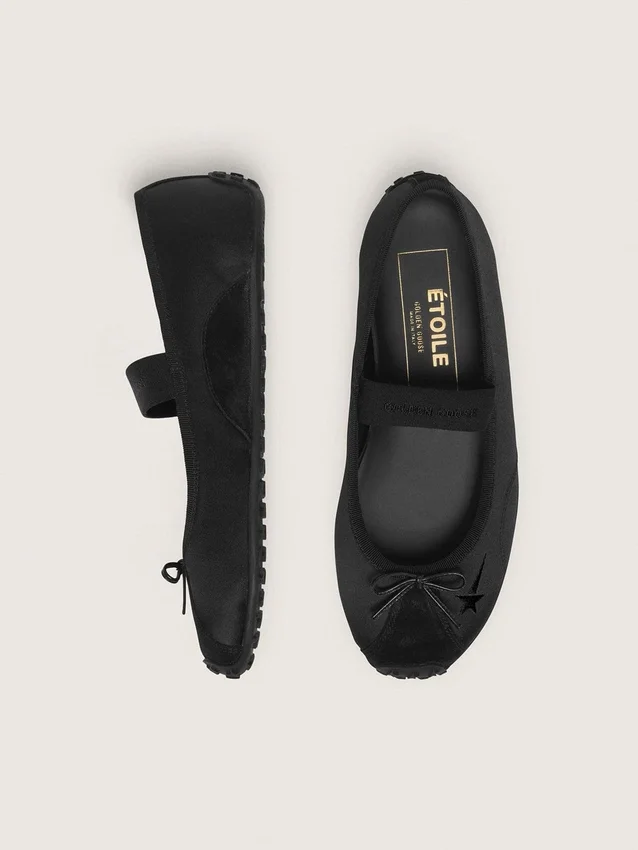 Étoile Ballerinas aus schwarzem Satin mit schwarzem, gesticktem Stern und elastischem Riemen