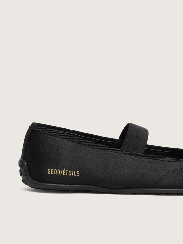 Étoile Ballerinas aus schwarzem Satin mit schwarzem, gesticktem Stern und elastischem Riemen