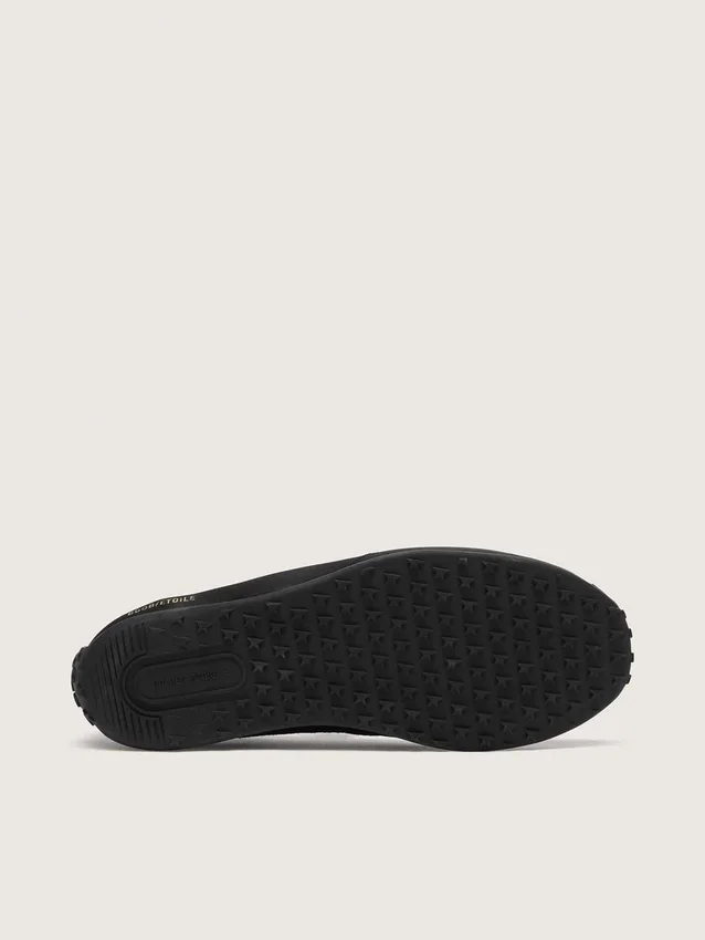 Étoile Ballerinas aus schwarzem Satin mit schwarzem, gesticktem Stern und elastischem Riemen