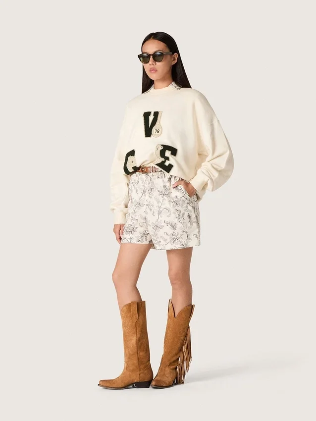Unisex-Baumwoll-Sweatshirt „Star“ in Vintage-Weiß mit gestickten VCE-Aufnähern
