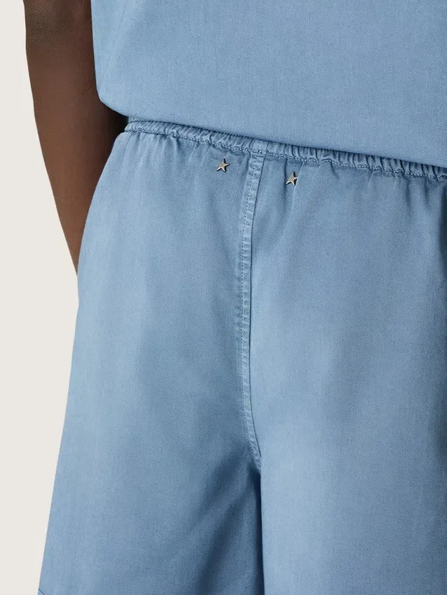 Unisex-Shorts aus hellblauem Baumwoll-Twill
