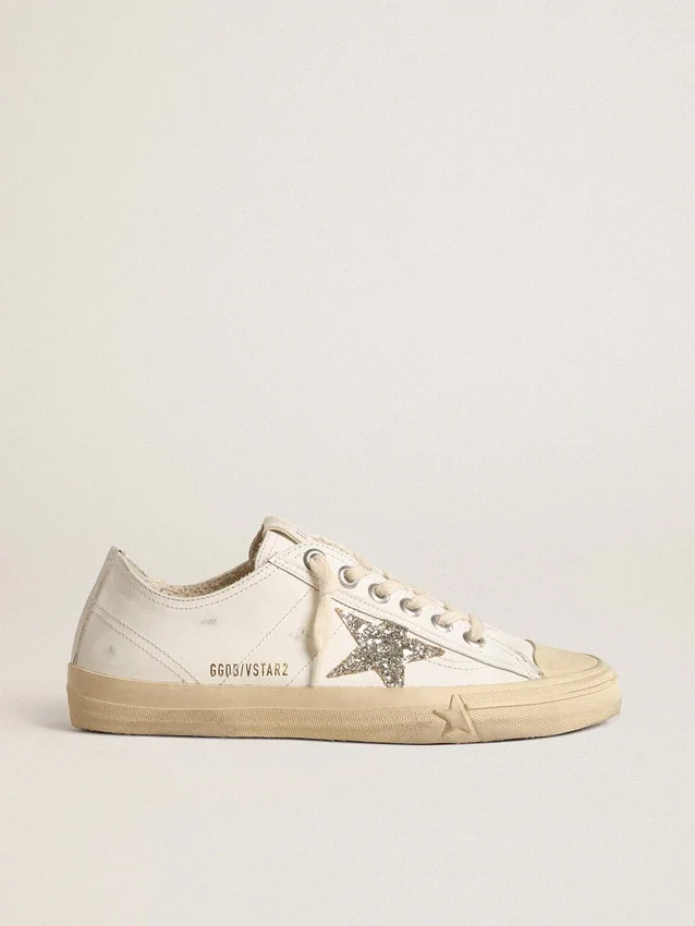 V-Star aus weißem Leder mit einem platinfarbenen Glitzerstern