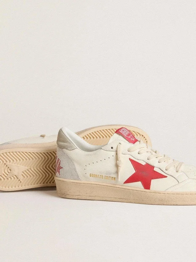 Valentinstag-Herrenmodell „Ball Star“ mit rotem Lederstern und rotem Swarovski-Schriftzug