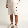 Vintage-weiße Bermuda-Shorts für Herren mit kontrastierenden schwarzen Sternen