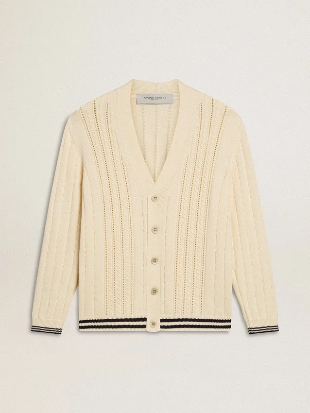 Weiße Herren-Strickjacke aus Baumwolle mit Zopfmuster und blauen Bündchen