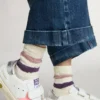 Weiße Kindersocken mit rosa und lila Streifen
