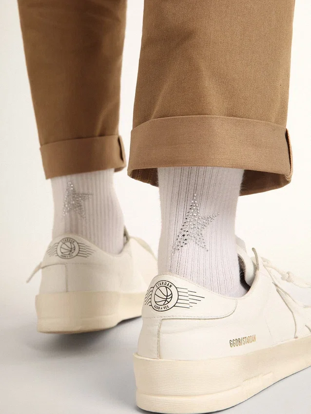 Weiße Socken mit Kristallstern auf der Rückseite