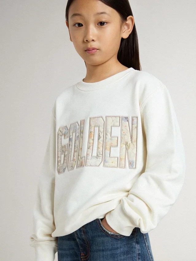 Weißes Mädchen-Sweatshirt mit mehrfarbigem goldenem Schriftzug auf der Vorderseite