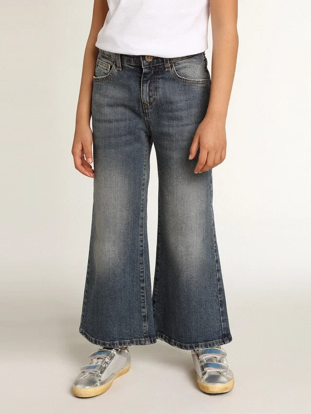 Weit geschnittene Jeans aus mittelblauem Bull-Denim
