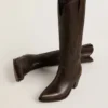 „Wish Star“-Stiefel aus dunkelbraunem Leder mit ton-in-ton gesticktem Stern