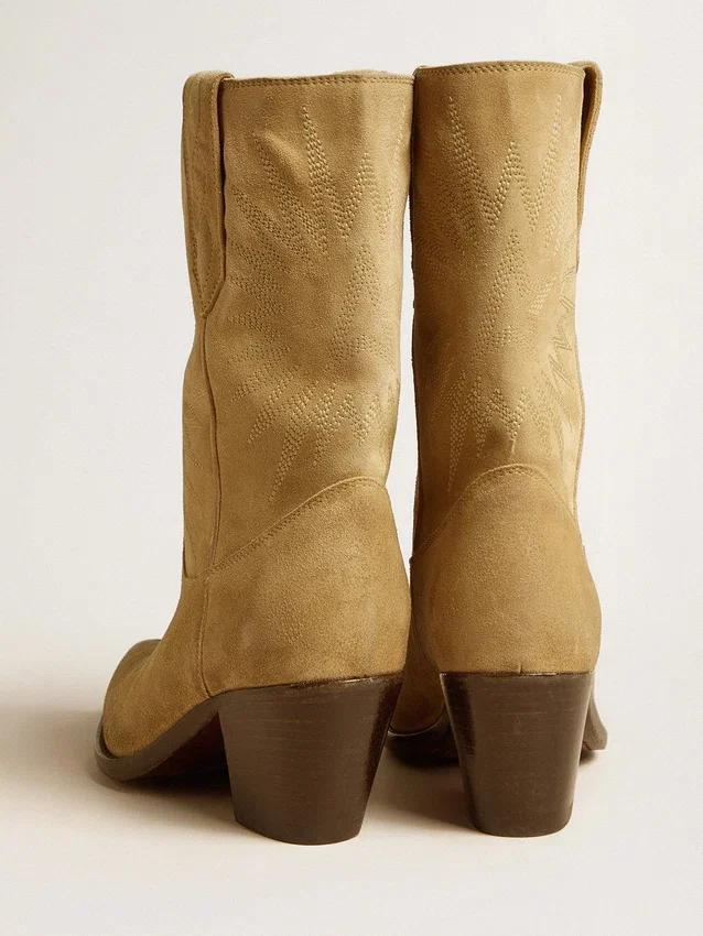 „Wish Star“-Stiefel aus sandfarbenem, gewachstem Wildleder mit Sternstickerei