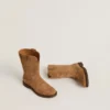 „Wish Young“-Stiefel aus kamelfarbenem Wildleder mit Sternstickerei