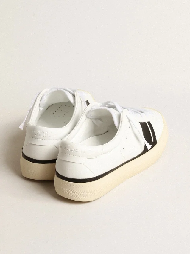 Yatay Modell 1B – nachhaltige Sneaker mit weißem, biobasiertem Obermaterial und schwarzem Y