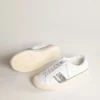 Yatay Modell 1B – nachhaltige Sneaker mit weißem, biobasiertem Obermaterial und silbernem, recyceltem Glitzer Y