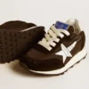 „Young Marathon“ aus schwarzem Nylon mit aufgedrucktem Stern und Lederlasche an der Ferse