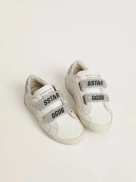 „Young Old School“ aus weißem Leder mit silberner Fersenlasche und Riemen aus Swarovski-Kristallen