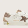 „Young Super-Star“ aus weißem Leder mit dunkelgrauem Stern aus Wildleder und beigen Wildledereinsätzen
