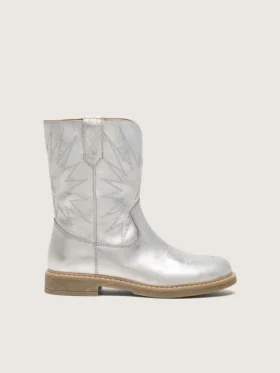 „Young Wish“-Stiefel aus silbernem Metallic-Leder mit Sternstickerei