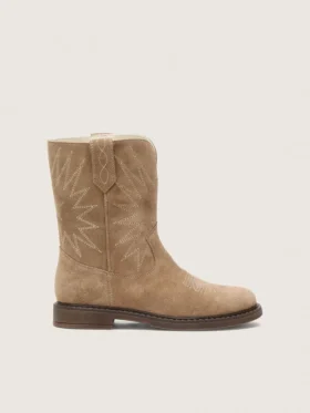 „Young Wish“-Stiefel aus taubengrauem Wildleder mit Sternstickerei